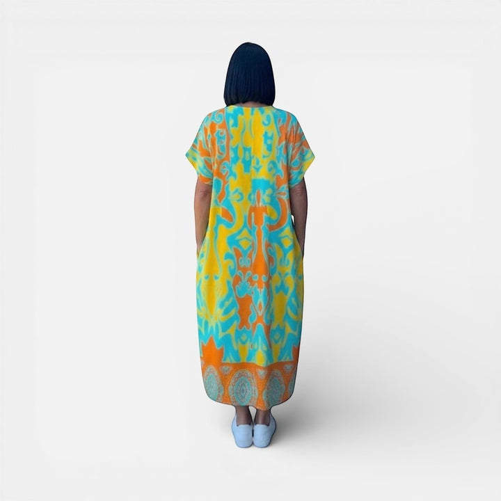 Laurior | Robe longue kaftan d’été pour femme, légère, col en V vue arrière avec motif coloré.