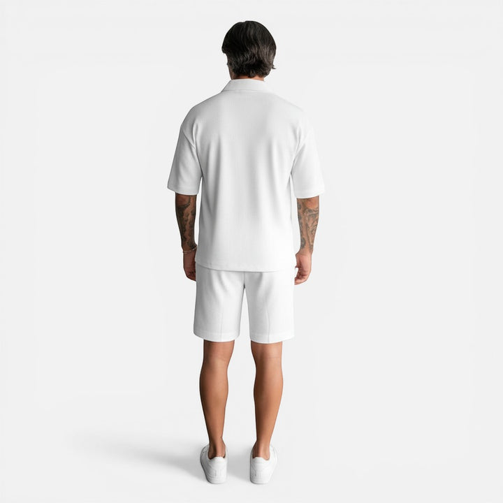 Laurior | Ensemble polo et short légers pour homme coupe décontractée en blanc, vue arrière.