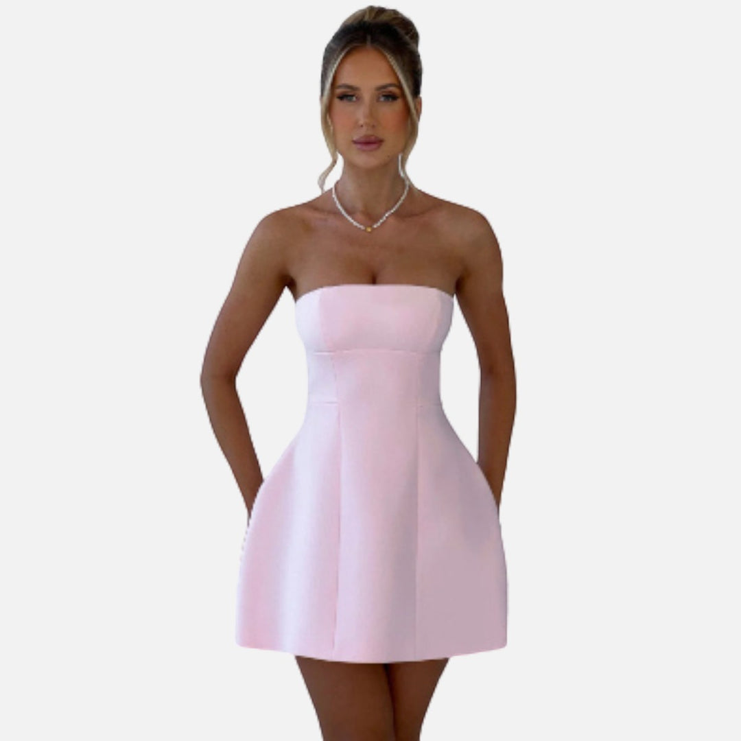 Laurior | Robe Tube Blanche Femme Taille Haute Mini Été portée par modèle, robe bustier rose, élégante et stylée.