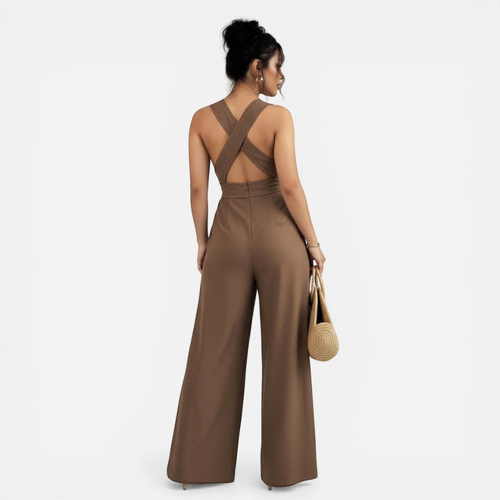 Laurior | Combinaison habillée dos nu pour femme, coupe large vue arrière avec drapé soyeux et taille croisée.