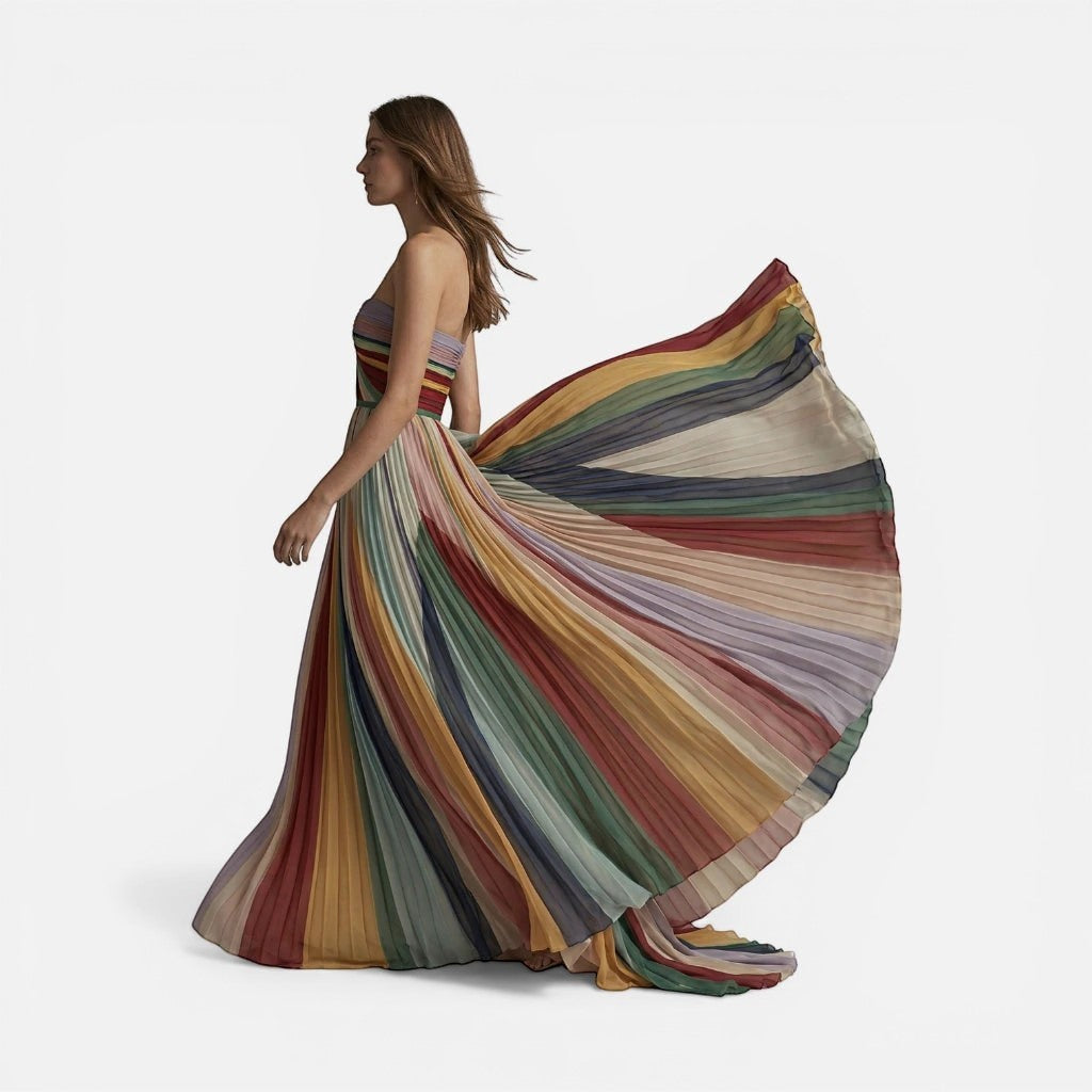 Laurior | Robe Maxi Bustier Femme Style Bohème Dos Ouvert Imprimée Sexy Été Chic portée par un modèle, stylée et colorée.