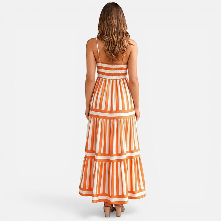 Laurior | Robe longue dos nu pour femme, encolure carrée, style plage vue arrière.