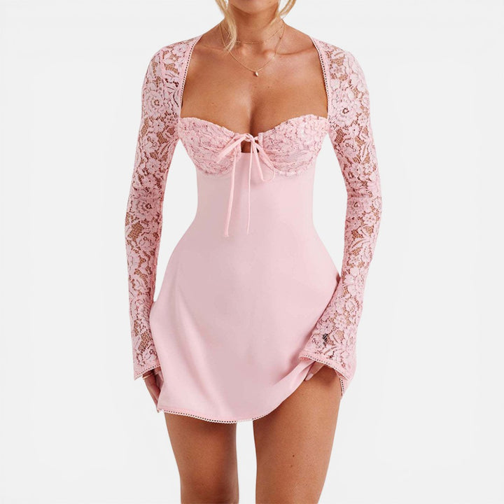 Laurior | Robe Mini en Dentelle Coupe Ajustée Dos Nu à Lacets pour Femme en rose avec manches en dentelle.