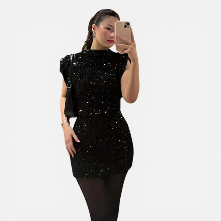 Laurior | Robe courte classique à paillettes pour femme, tenue de soirée formelle portée par une femme élégante.