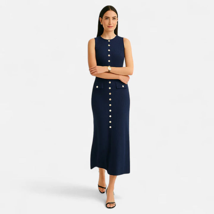 Laurior | Robe Longue en Maille à Boutons pour Femme – Élégance d’Été Sans Manches portée par un modèle.