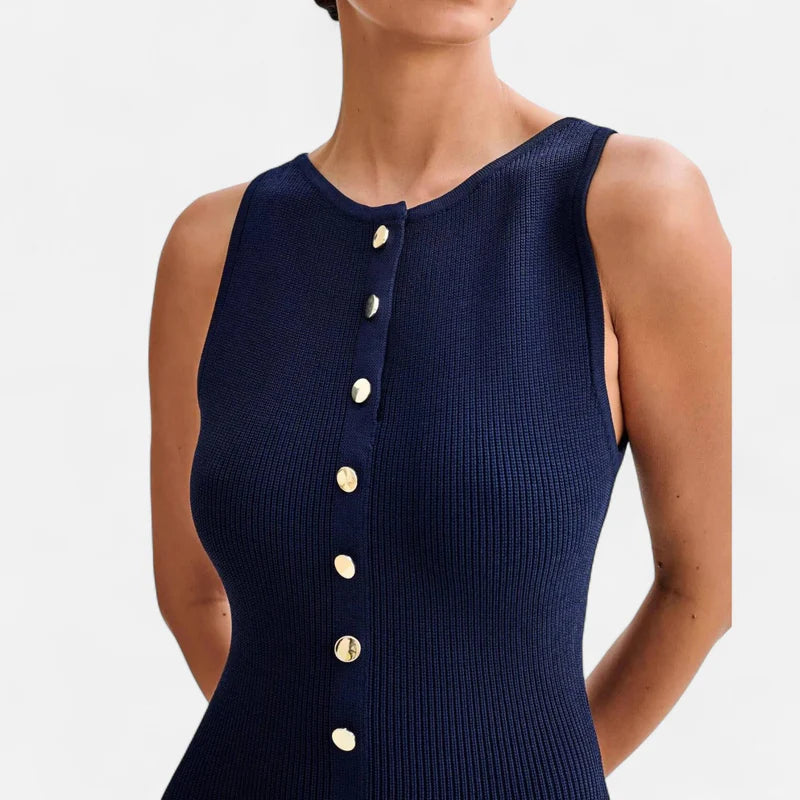 Laurior | Robe Longue en Maille à Boutons pour Femme – Élégance d’Été Sans Manches, détails de la robe avec boutons dorés.