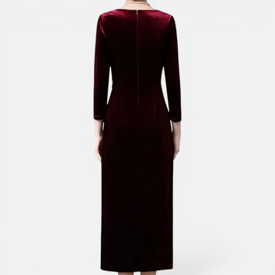 Laurior | Robe Drapée en Velours pour Femme – Coupe Élégante pour Occasions Spéciales vue de dos en velours bordeaux.