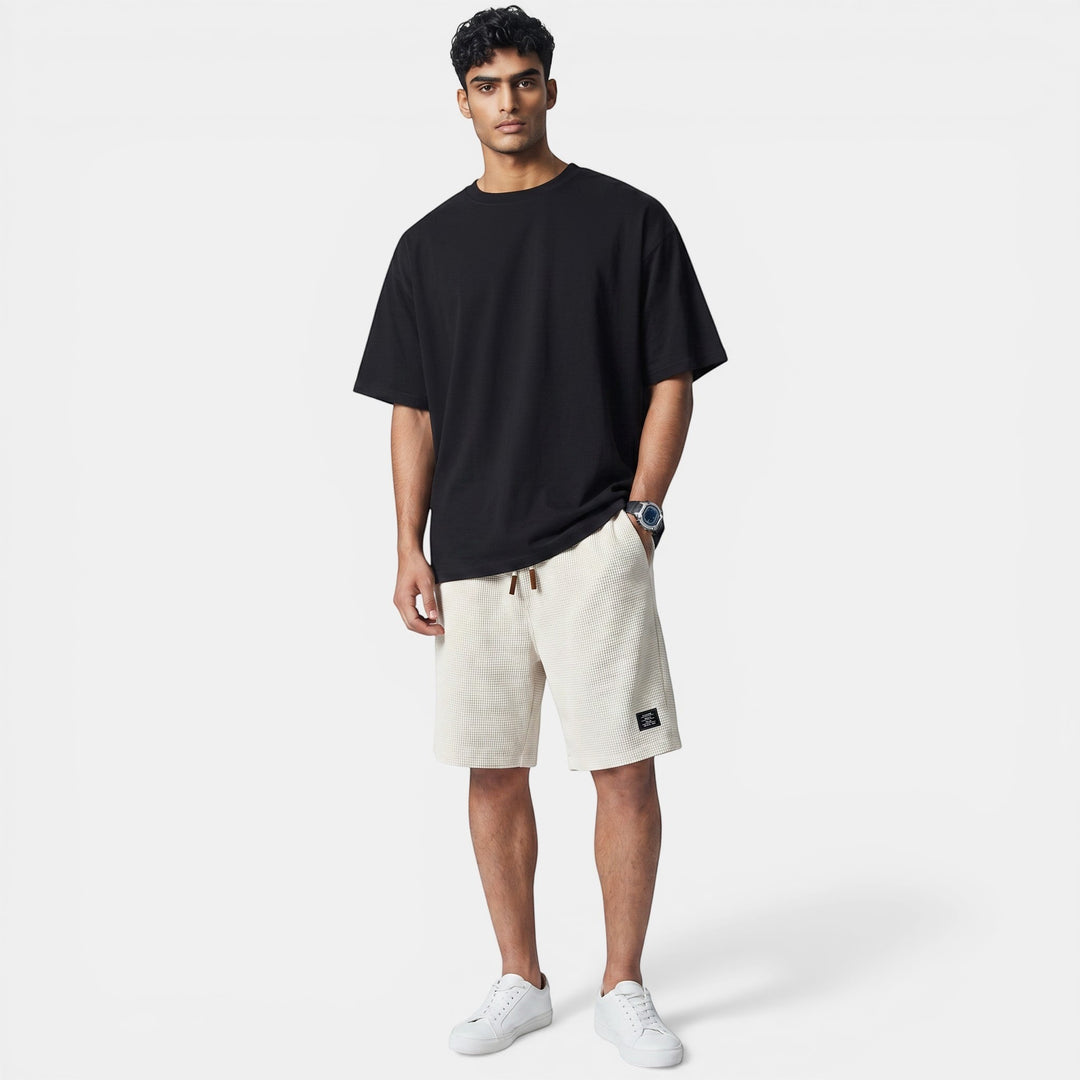 Laurior | Short en Maille Homme Doux Structuré Style Décontracté avec t-shirt noir.