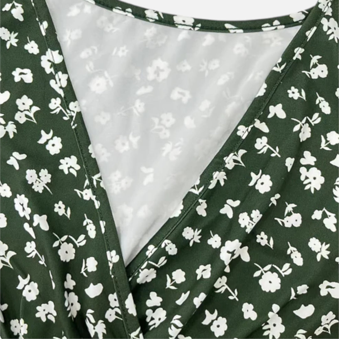 Laurior | Robe longue portefeuille fleurie silhouette empire pour femme - Détail du col fleuri