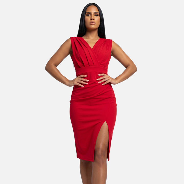 Laurior | Robe moulante col V drapé fente élégante pour femme en rouge avec drapés et fente séduisante.