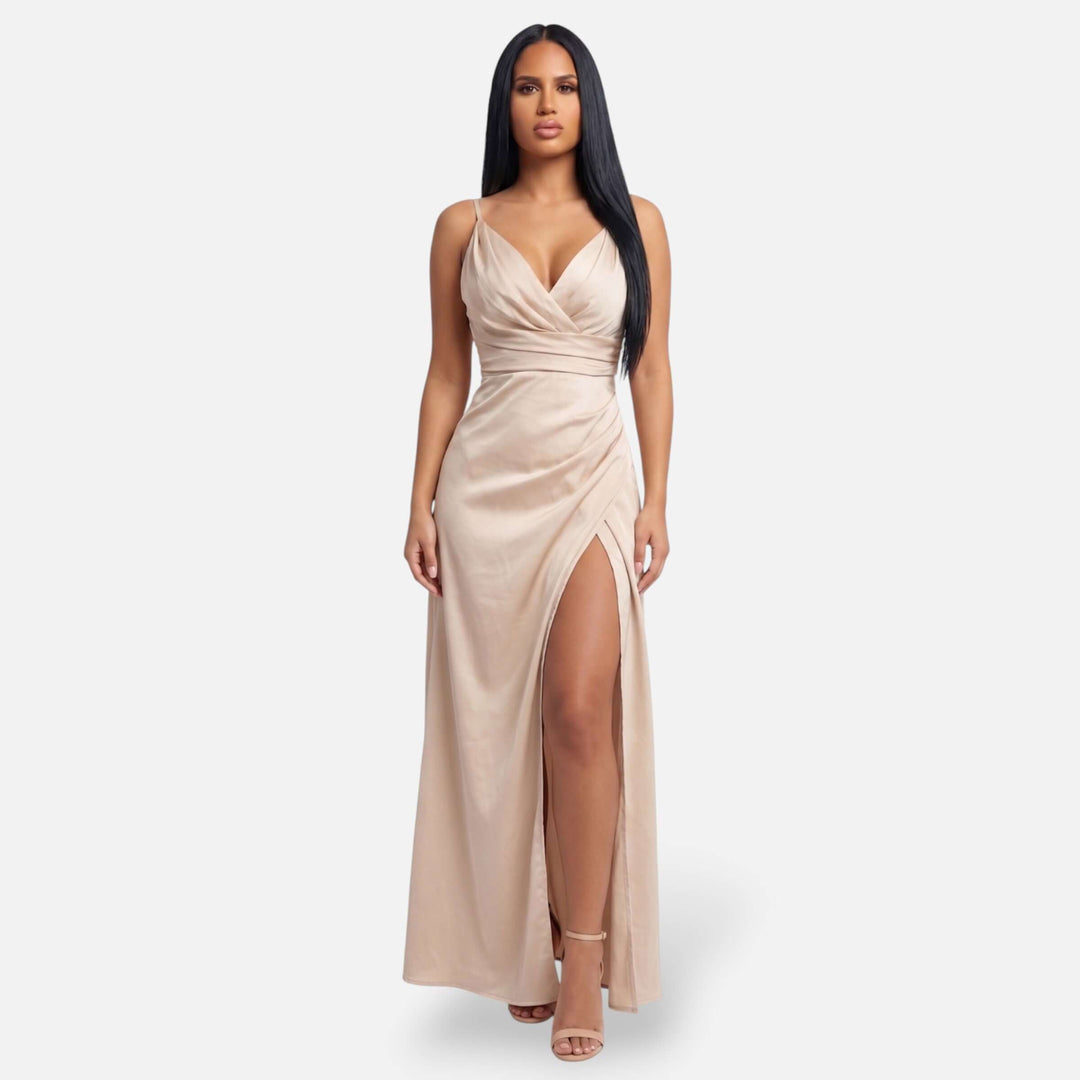 Laurior | Robe maxi drapée col V profond silhouette fluide pour femme, élégante avec fente audacieuse.