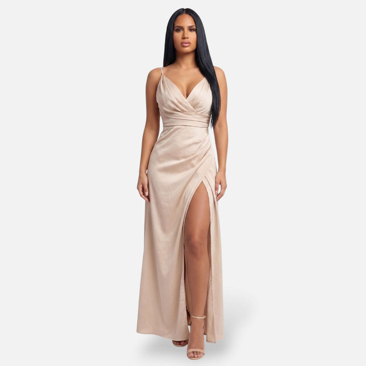 Laurior | Robe maxi drapée col V profond silhouette fluide pour femme, élégante avec fente audacieuse.