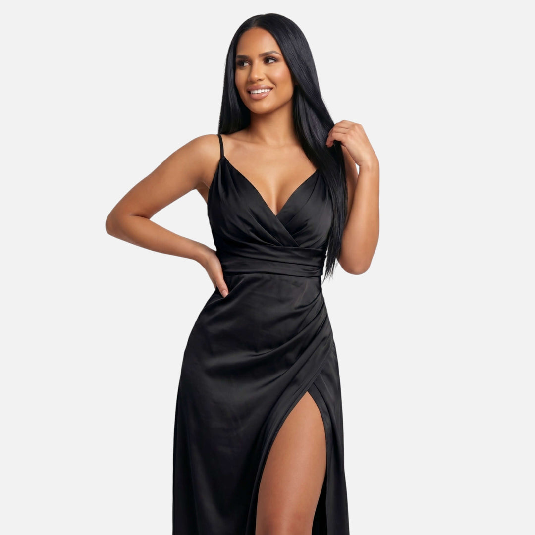 Laurior | Robe maxi drapée col V profond silhouette fluide pour femme, élégante avec une fente audacieuse.