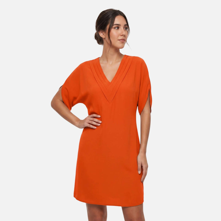 Laurior | Robe mini fluide col V plissé épuré pour femme en orange avec manches kimono