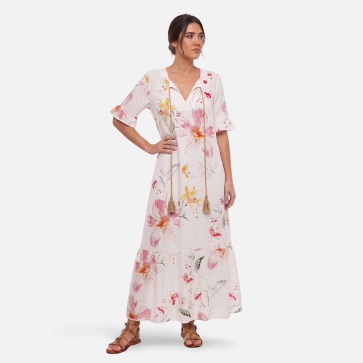 Laurior | Robe maxi bohème fleurie col V à pampilles pour femme affichée avec un look élégant et décontracté.