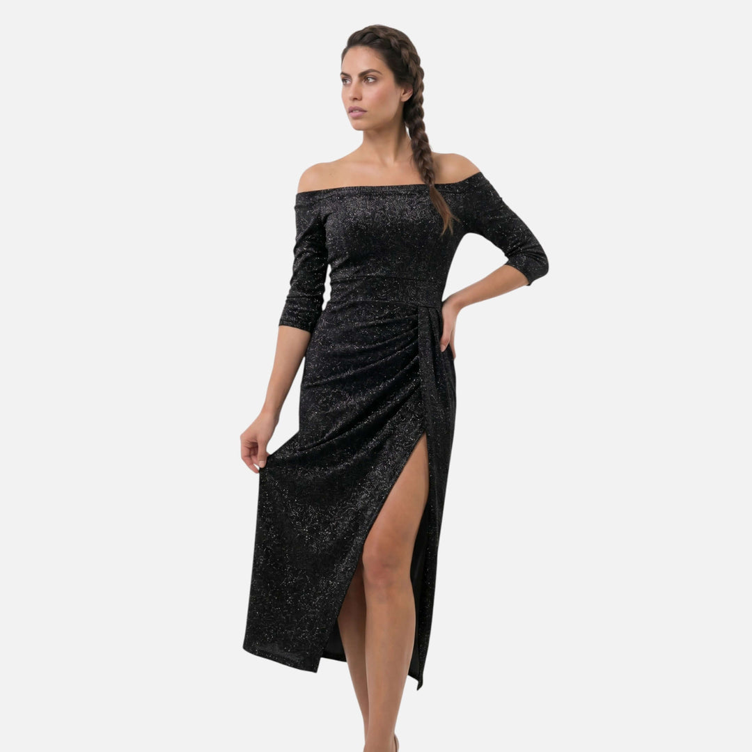 Laurior | Robe midi épaules dénudées drapée fente élégante pour femme en noir avec fente sexy.